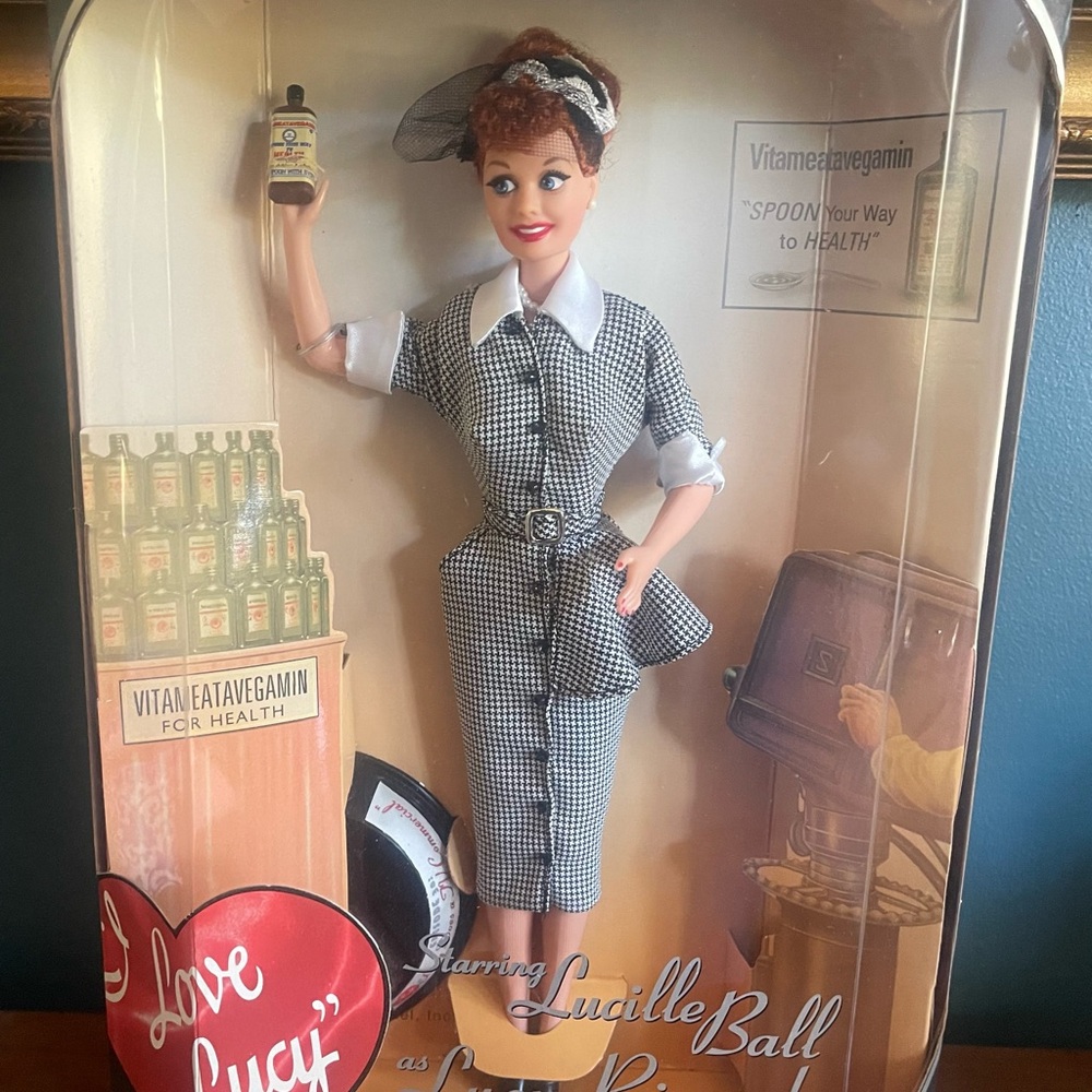 Barbie " I Love Lucy" Collectors Doll : Episode 30 "Lucy Does a TV Commercial"